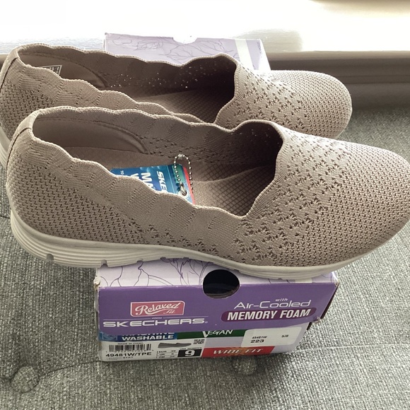 Skechers Women's Max Cushioning Seager - Stat Slip-On Wide Width Casual Sneakers - Picture 10 of 12